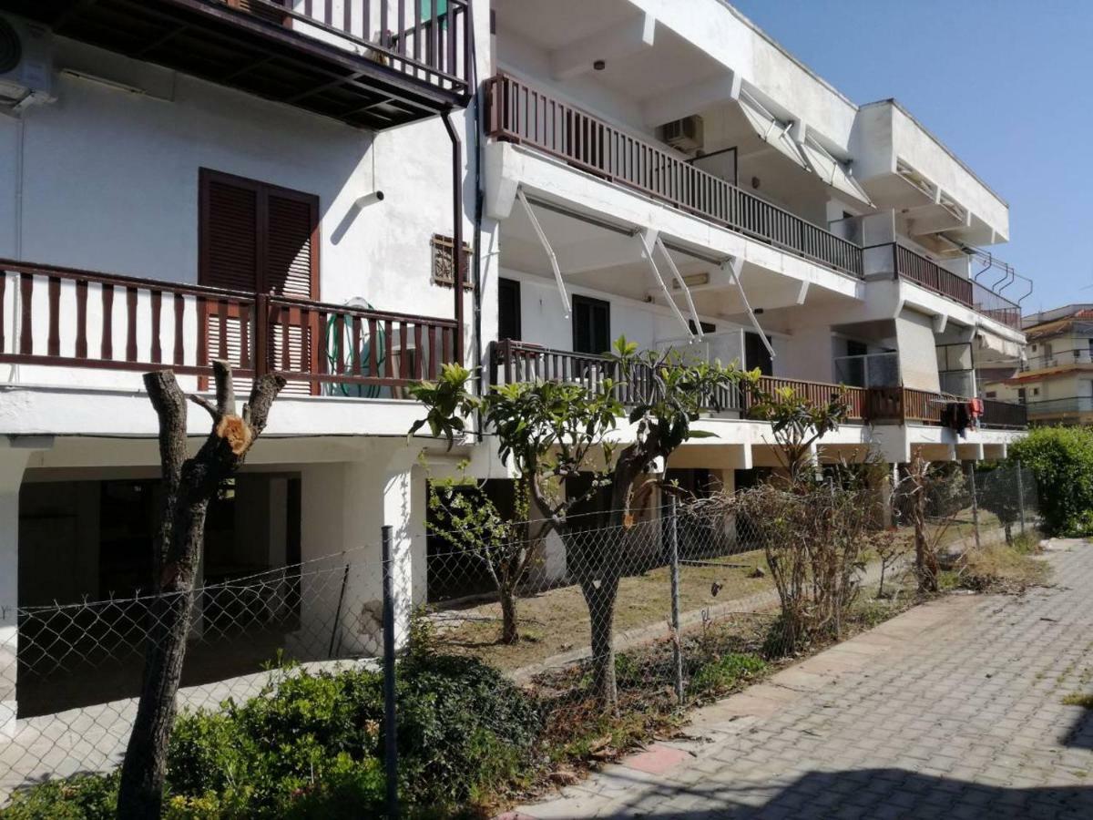 Aparts Sunshine Apartment Nea Iraklia Bagian luar foto